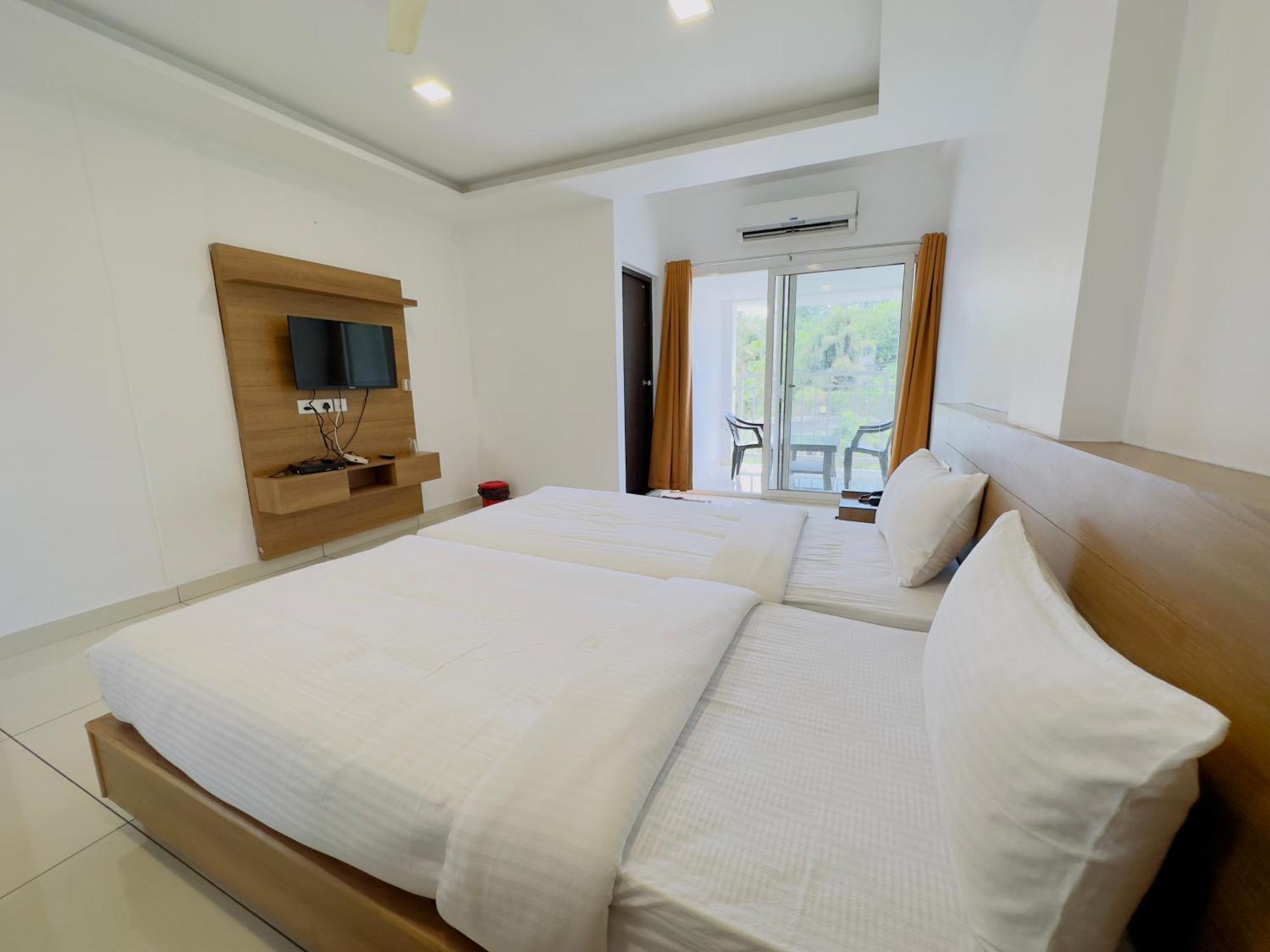 Hotel Lets Stay Коччи Экстерьер фото