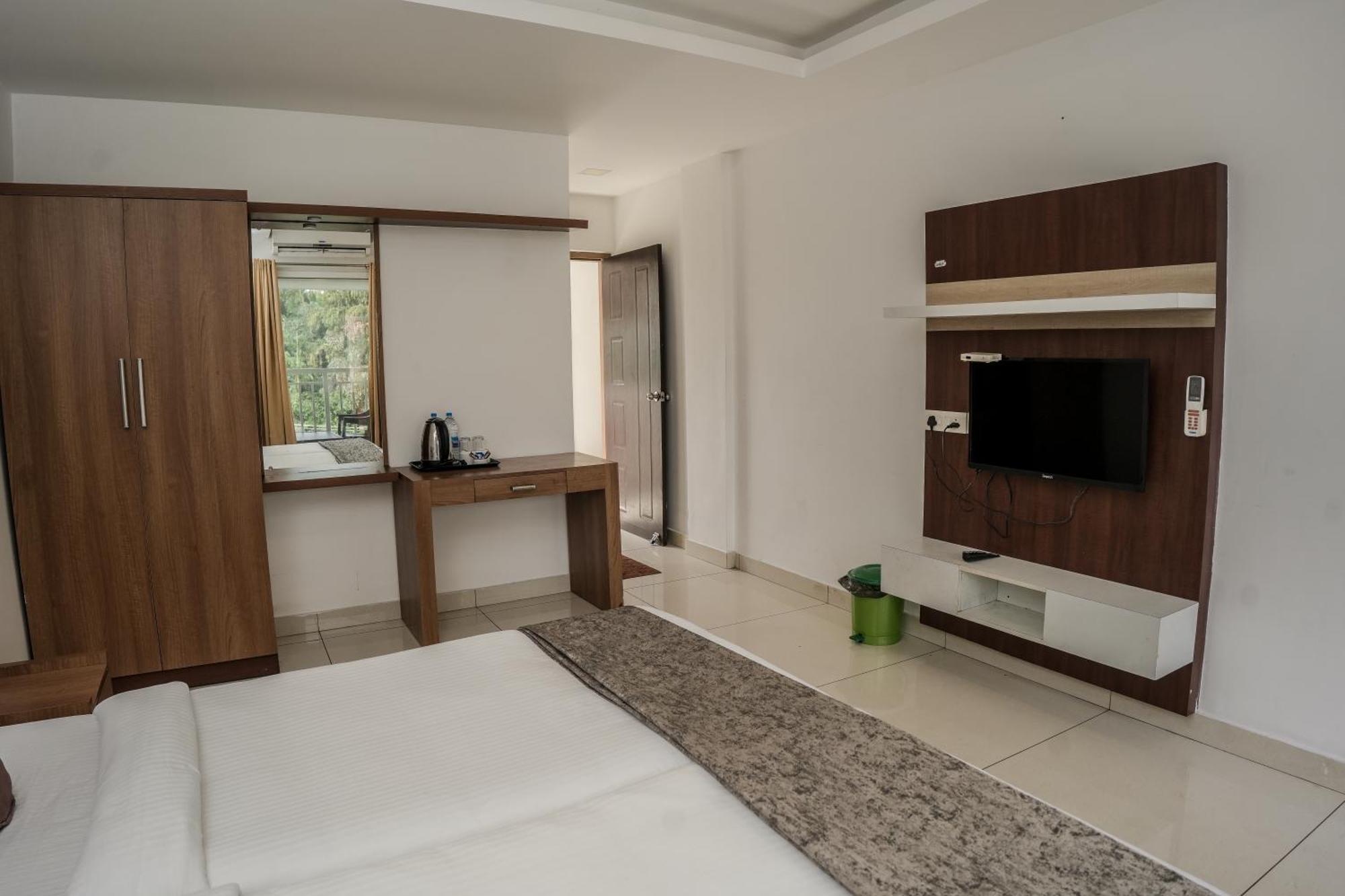 Hotel Lets Stay Коччи Экстерьер фото