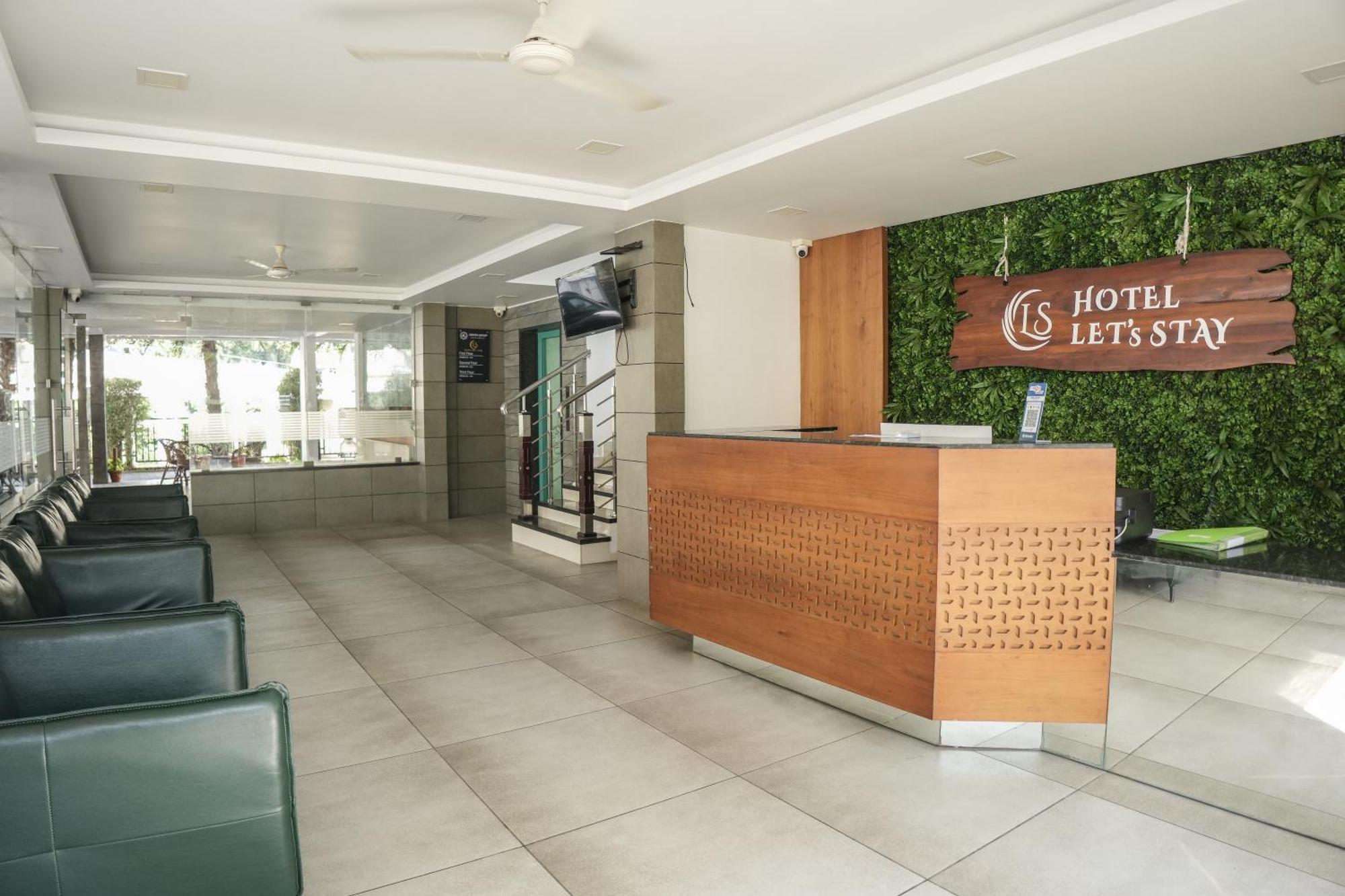 Hotel Lets Stay Коччи Экстерьер фото