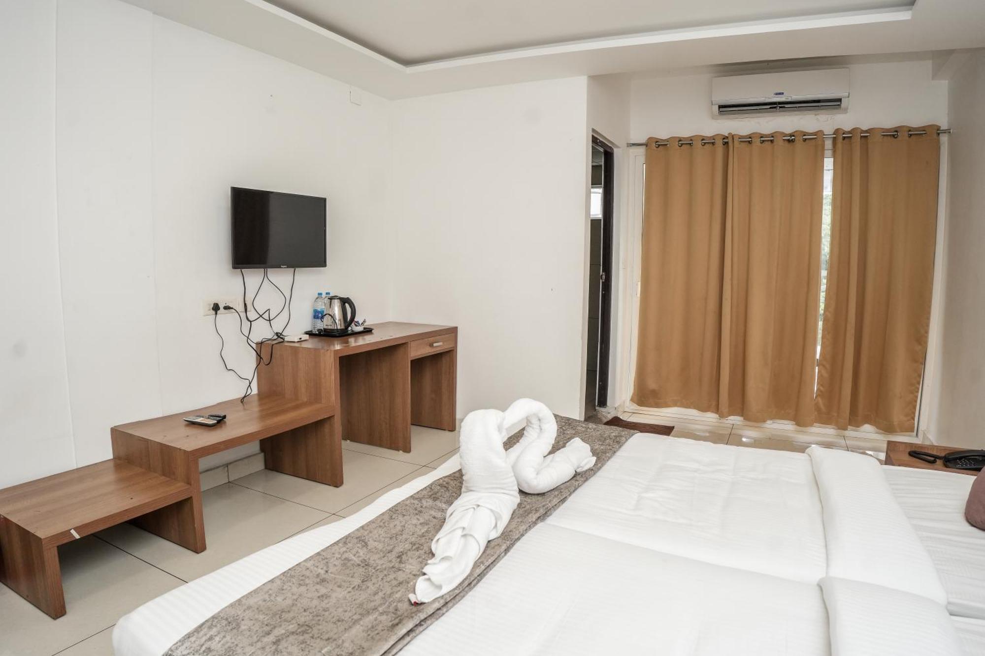 Hotel Lets Stay Коччи Экстерьер фото