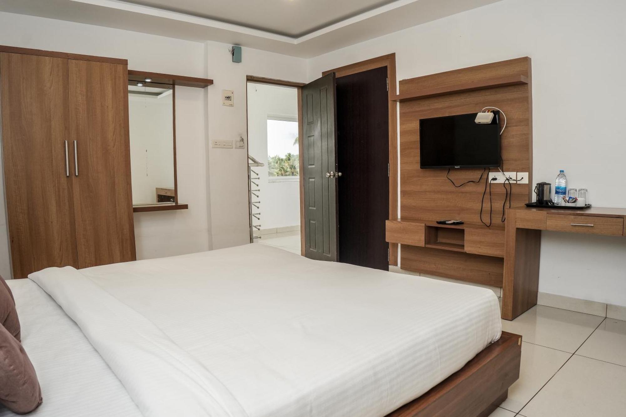 Hotel Lets Stay Коччи Экстерьер фото