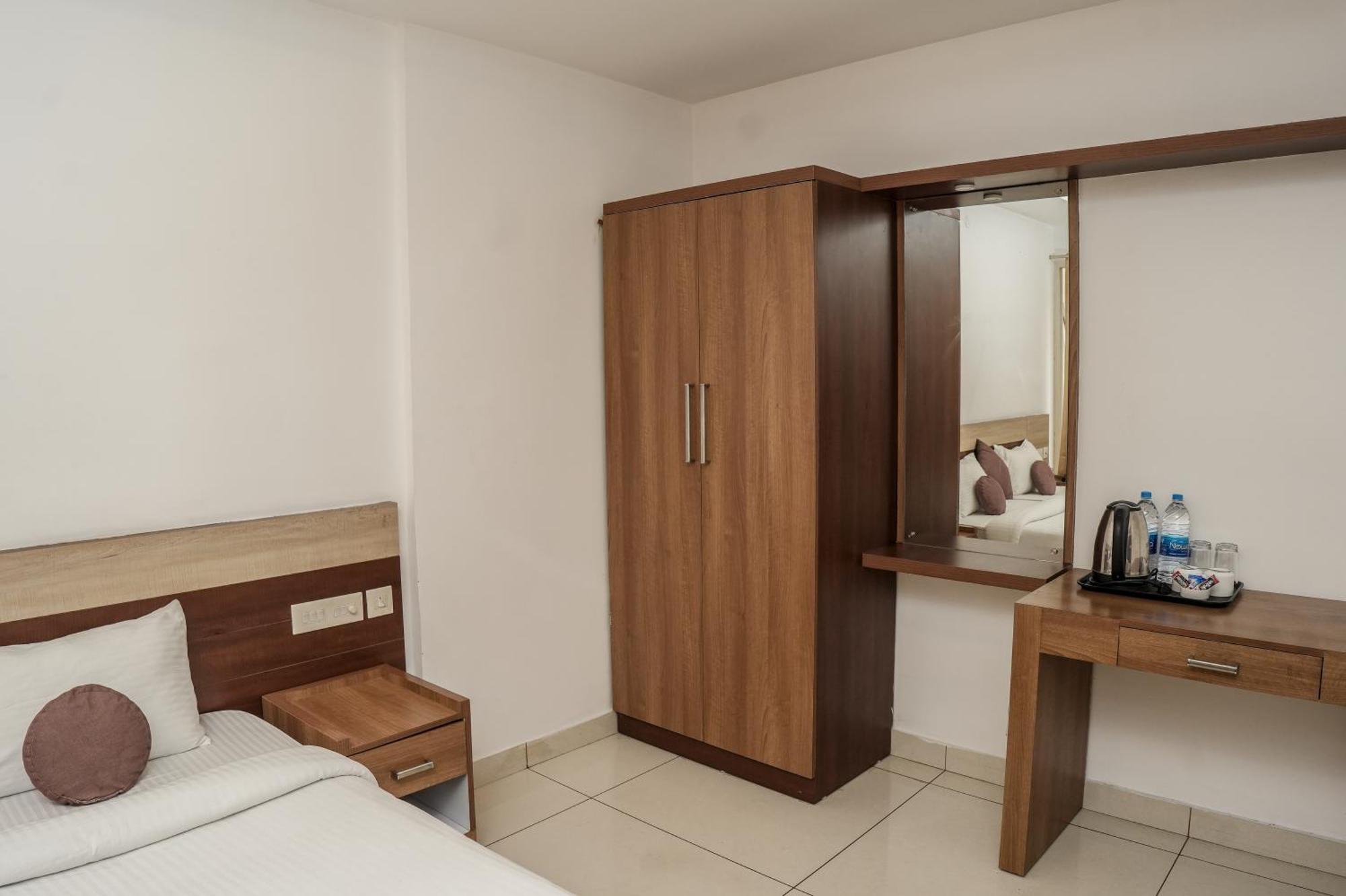 Hotel Lets Stay Коччи Экстерьер фото