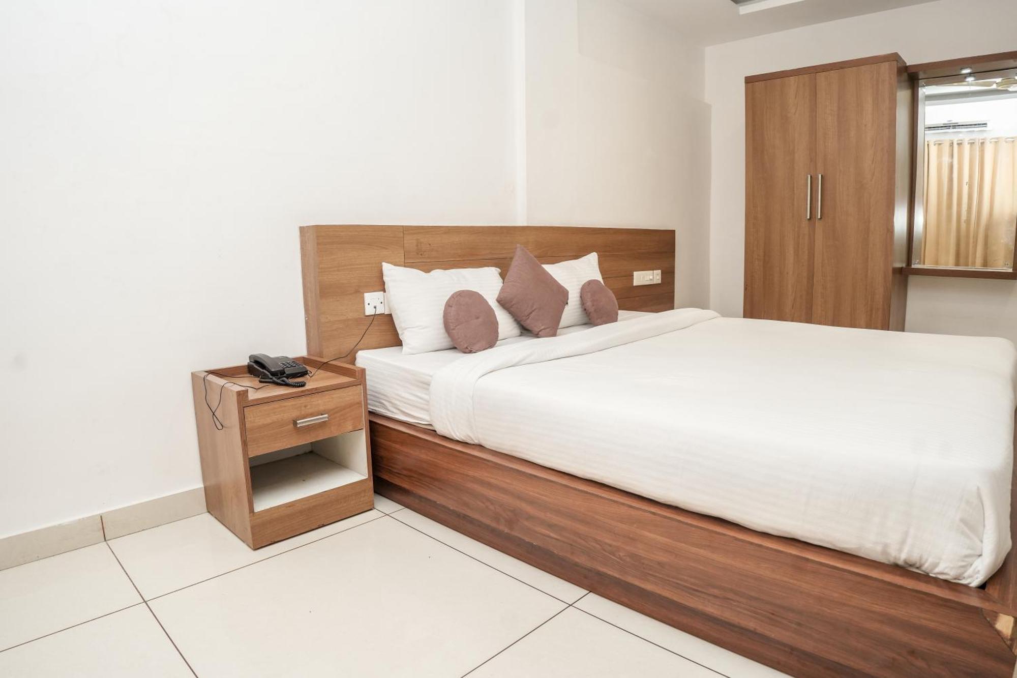 Hotel Lets Stay Коччи Экстерьер фото